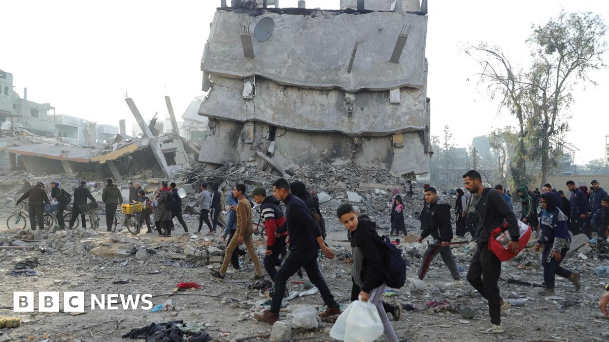 Displaced Palestinians start returning to their homes in the northern Gaza Strip (19 January 2025)