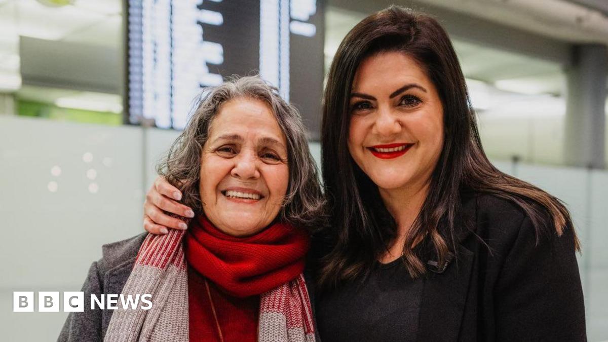 Nahid Taghavi (L) with her daughter Mariam Claren (R) at an airport