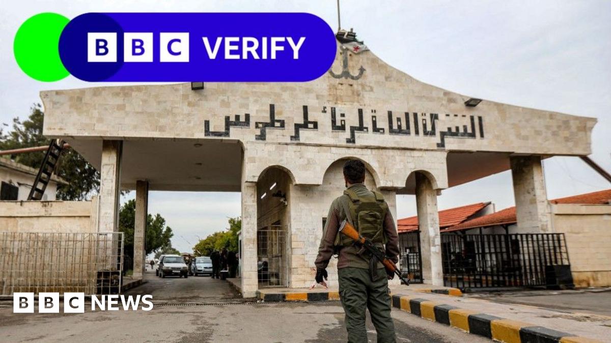 A BBC Graphic showing satellite imagery of Tartous port. The top image shows a clear photo of the empty port from 6 January. The bottom image shows lower resolution photos in which the ships can be seen as of 23 January.