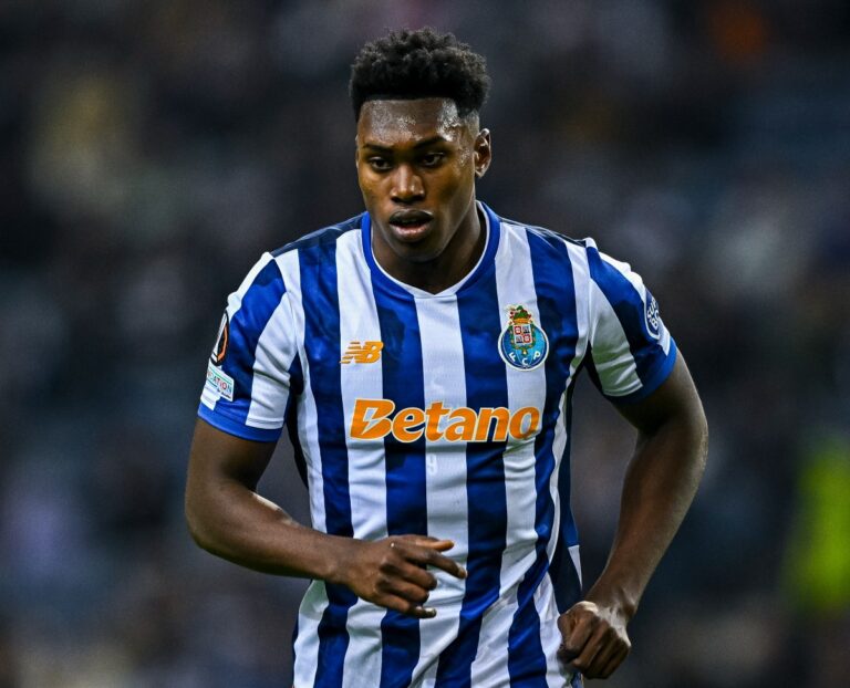 Samu Akhowa in the action for Porto FC