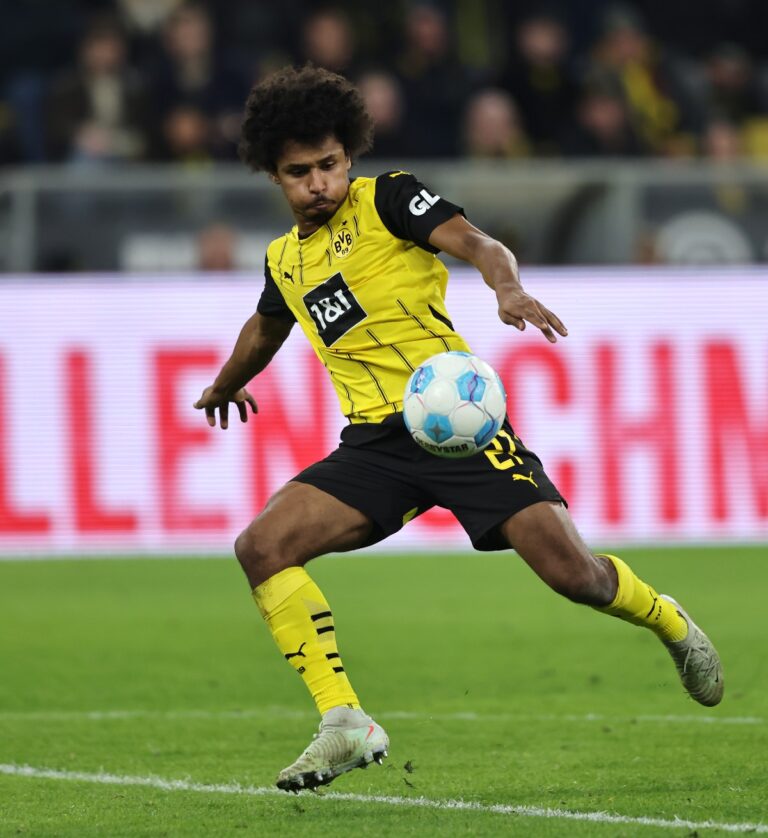 Karim adleeyemi in action for Dortmund Borusia