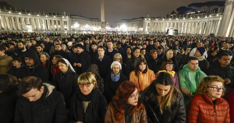 insurancecompanie.com | During the heavy rains, thousands of prayers for a severe pope filtering