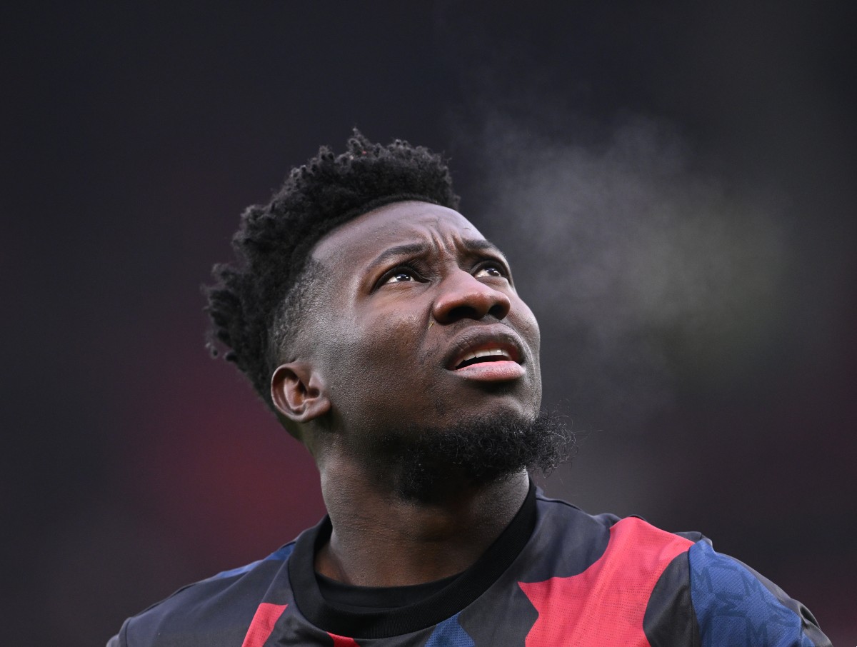 Men together with goal and onre