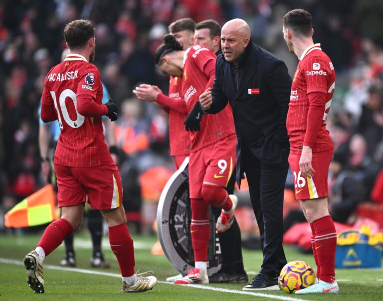 Arne slot gives a liverpool instruction course of touchline