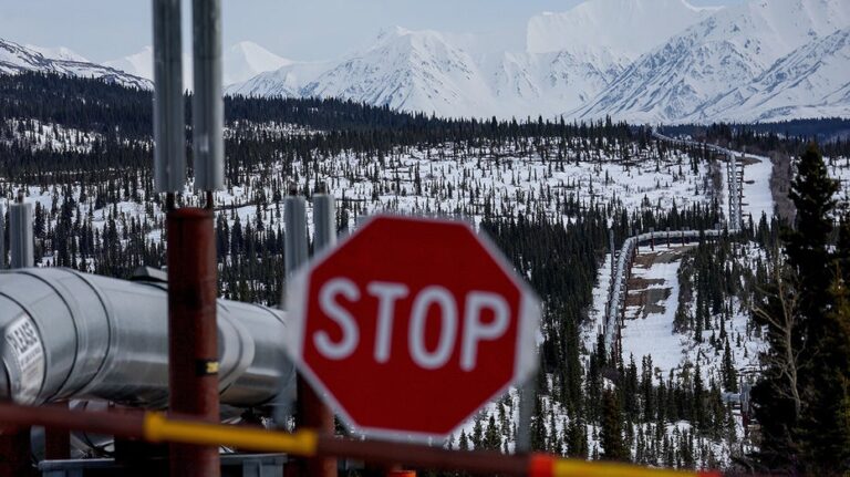 Alaska oil pipe