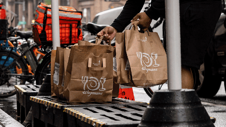 The delivery option is to get the title bag outside the store in New York, we, on Thursday, 8 Agring Incress, Upoess Light and Happiness Incr. and serves as a counterpoint to the fear that our independent explosion is softer on the bench. Photographer: Yuki iwamura / Bloomberg via Getty Images