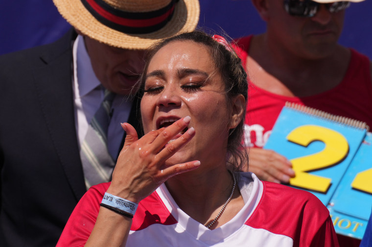 File: Nathan Nathan Fourth of Eat Hot Dog Contests held on the Pulo