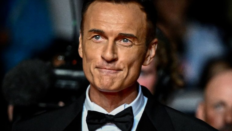 Julian McMahon's actor, known for 'Fin