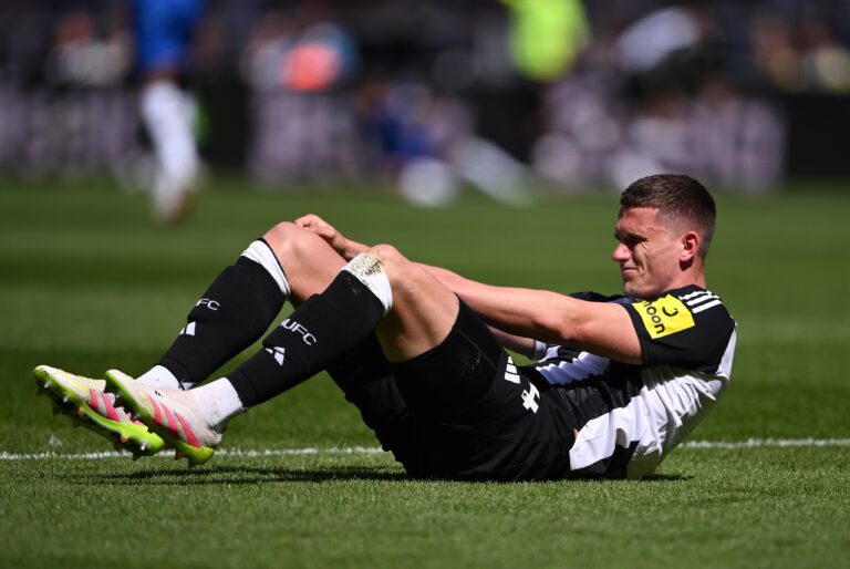 Newcastle Focus EDMOND CETUBA But there is a big problem Svi botman lies on their grip floor in pain.