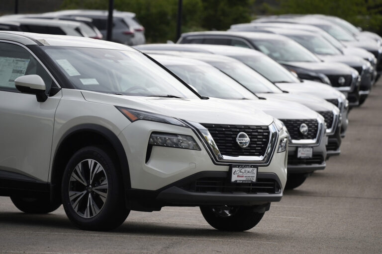 Nissan recalls more than 480,000 vehicles in the US and Canada for a risk of failure