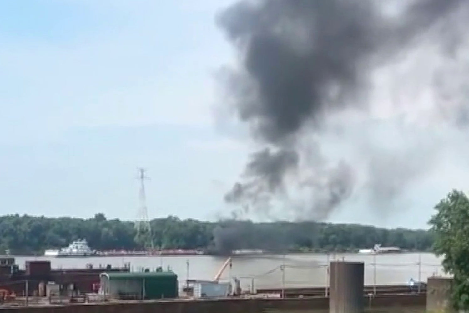 2 died after the helicopter electricity stretches and bump into Mississippi field