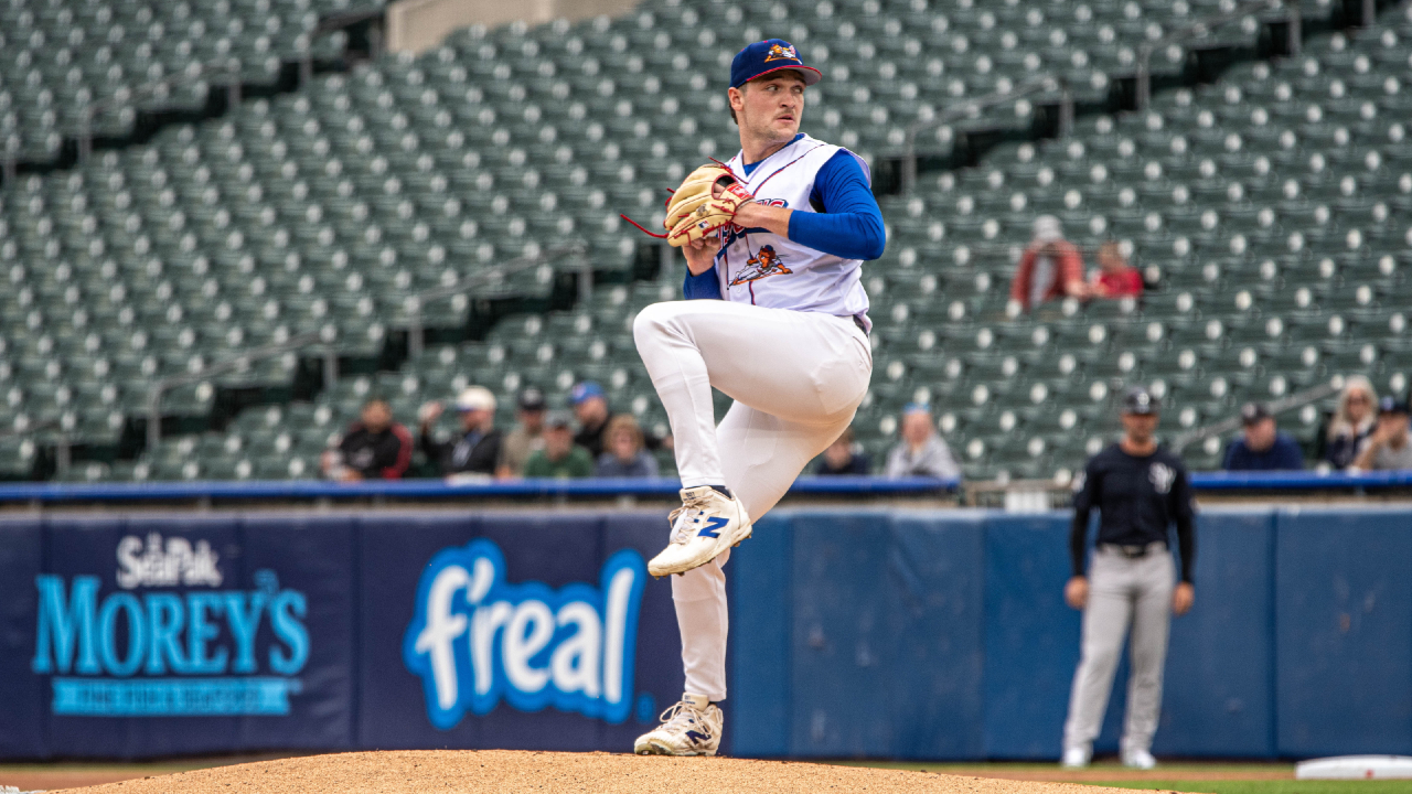 Blue Jake's Terry Havs Havage begins eight in the second triple