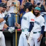 Cal raleigh kills the 50th Homer, the switch hitters consisting of a mache

