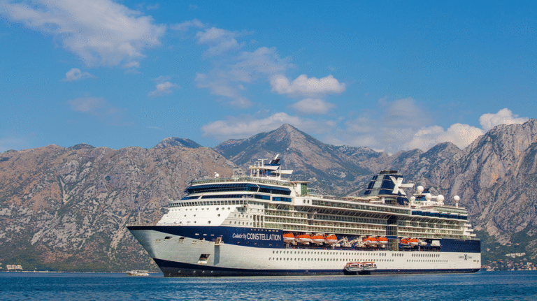 Celebrities to whisk the boat loses the power to close 3 hours near an Italian beach