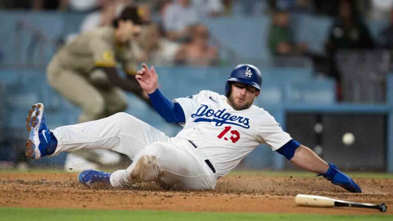 Dodgegers Max activate the Muncy, put Tomcin on ILMIN