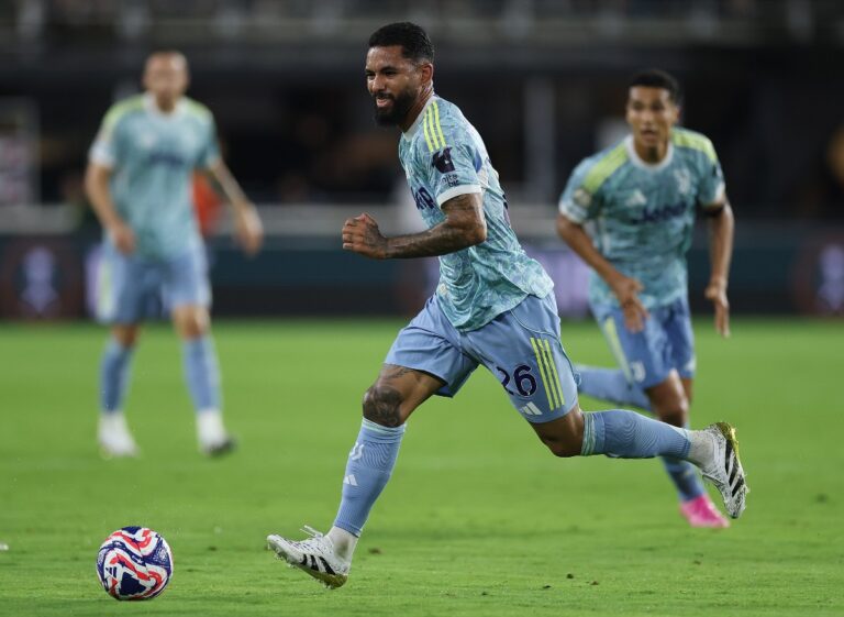 Douglas transfer Transfer: Liverpool Please Please Midfentous Juventus