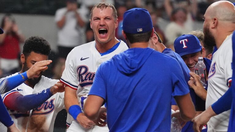 Runs at home running at the end of the jingback as the Rangers defeated Yucans