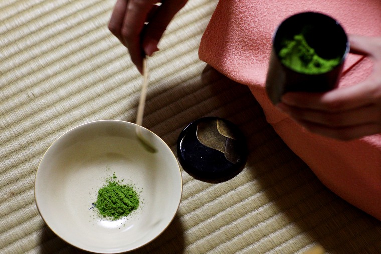 The ceremony is alemoni by Yumiko Takada on November 28, in Tokyo.