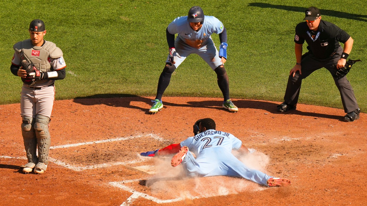 Blue jeans tighten the guard in the first place in the first east in the first east