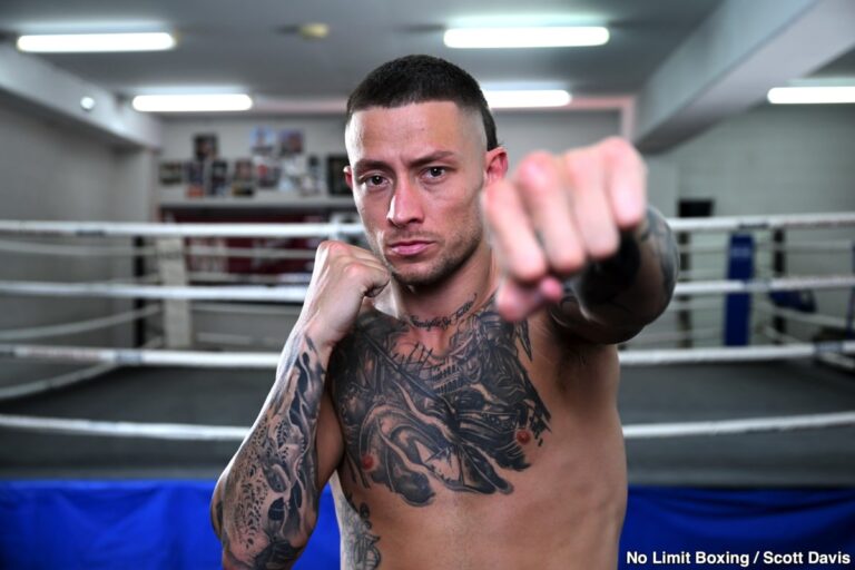 File: Liam Paro vs David Papot At September 18 at Brisbane, Australia