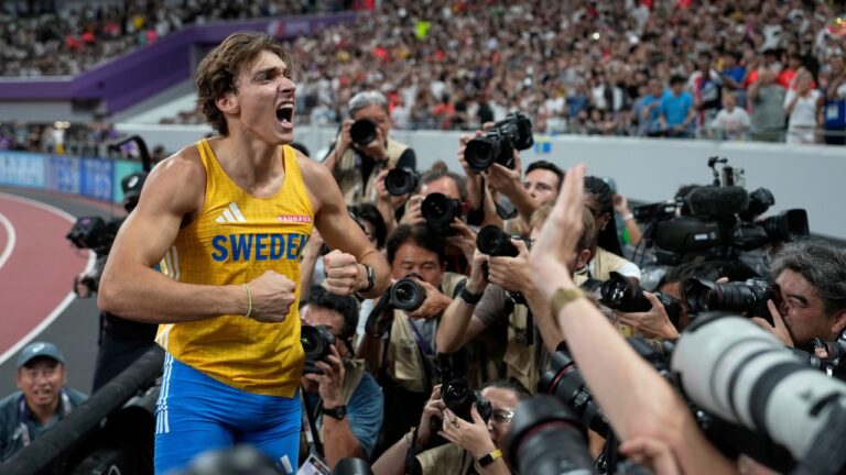 Sweden of Sweden DUPPINIS RECRAWS WALL WALL TO Catching Gold
