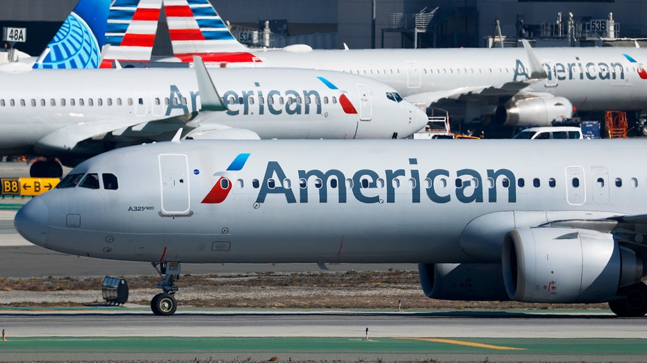American Airlines plane diverted, 5 in hospital when mysterious smell reported