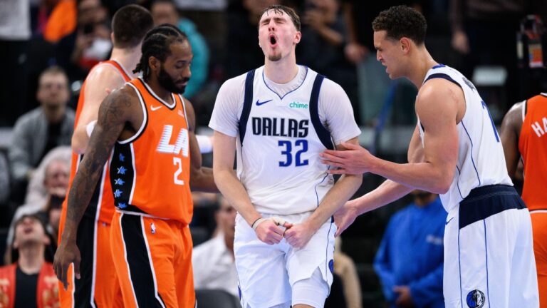 Flagg scored a season-high 35 as the Mavericks rallied past the Clippers