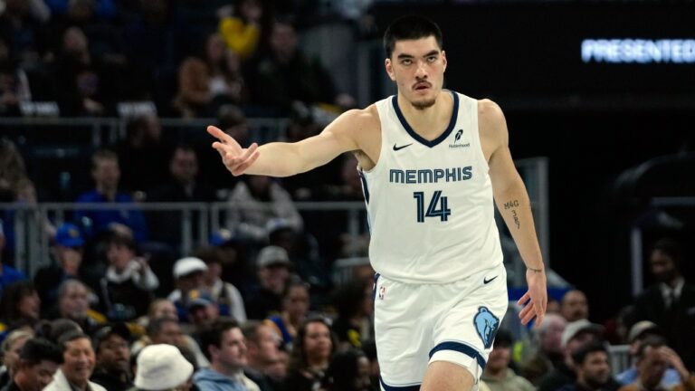 Grizzlies' Zach Edey is out with a head injury in the loss to the Nuggets