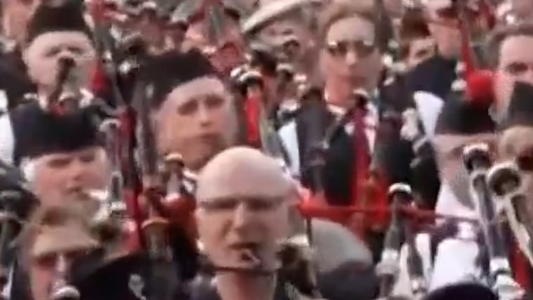 Hundreds of bagpipers in Australia break world records