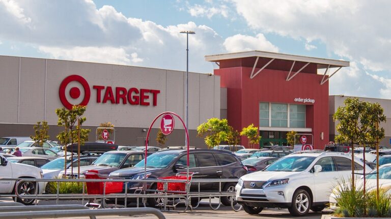 Major stores and restaurants closed on Thanksgiving Day 2025?