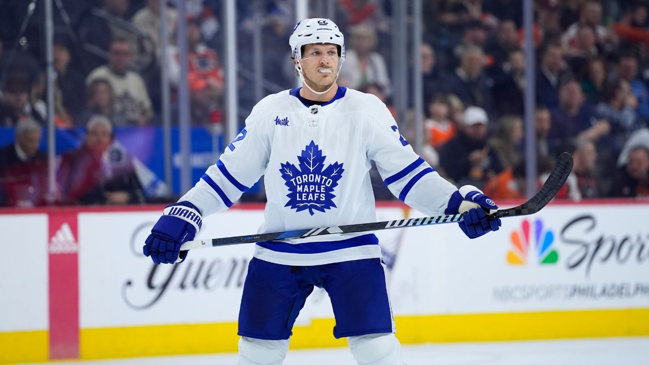 Maple Leafs' McCabe out vs. Canadiens with upper body injury