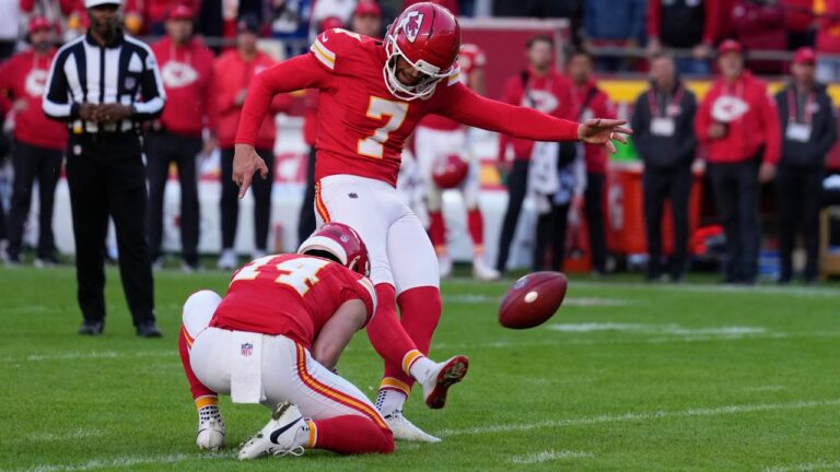 NFL Week 12 Roundup: Chiefs eliminate Colts in OT thriller