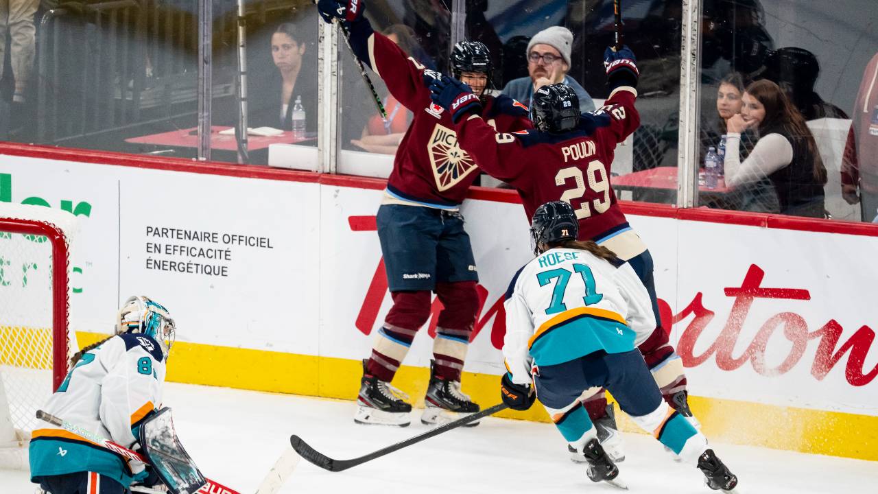 Poulin, Roque and Desbenes lead Victoire to victory over Sirens in home opener