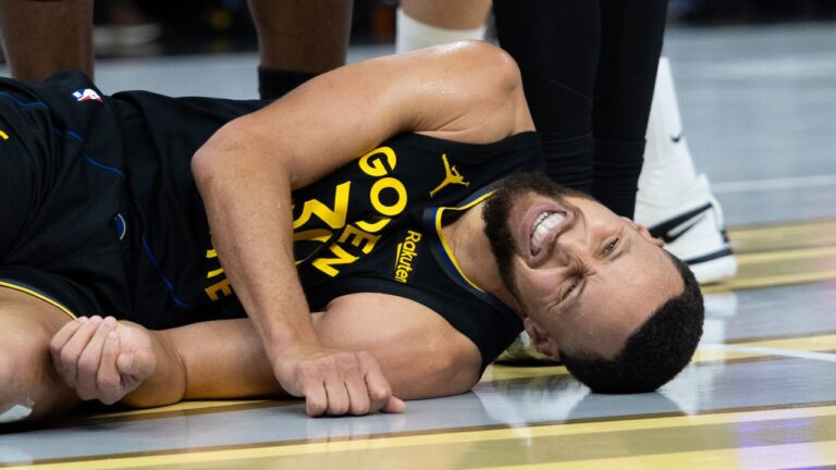 Right quadriceps bruises in Warriors Curry loss, to get MRI