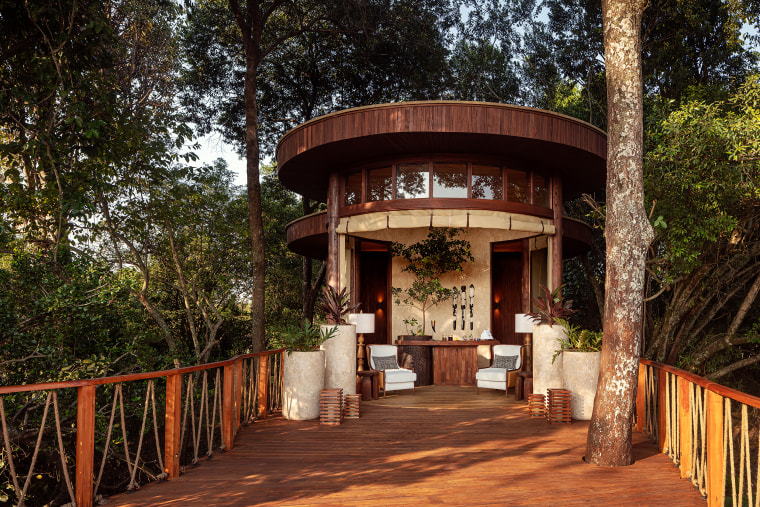 Ritz-Carlton's $5,000 night sari sari fast.