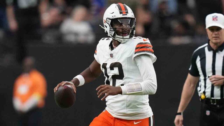 Sanders won the first start, Garrett has three hits as the Browns beat the Raiders