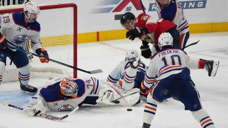 Skinner returned in the Cup Final rematch against the Oilers Panthers