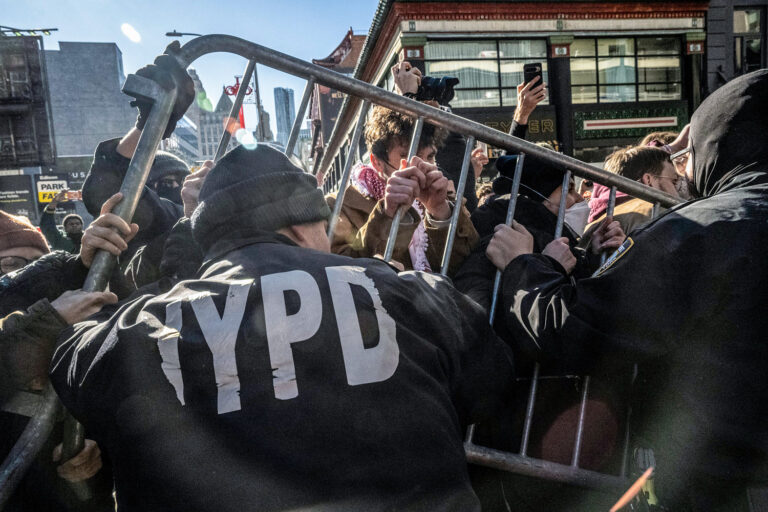 The protest blocked federal agents from leaving the parking garage for the raz