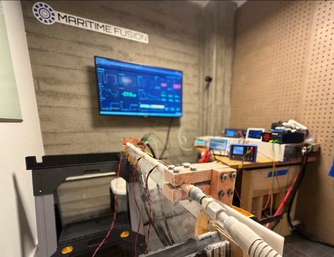Cable superconducting bit inside the workshop.