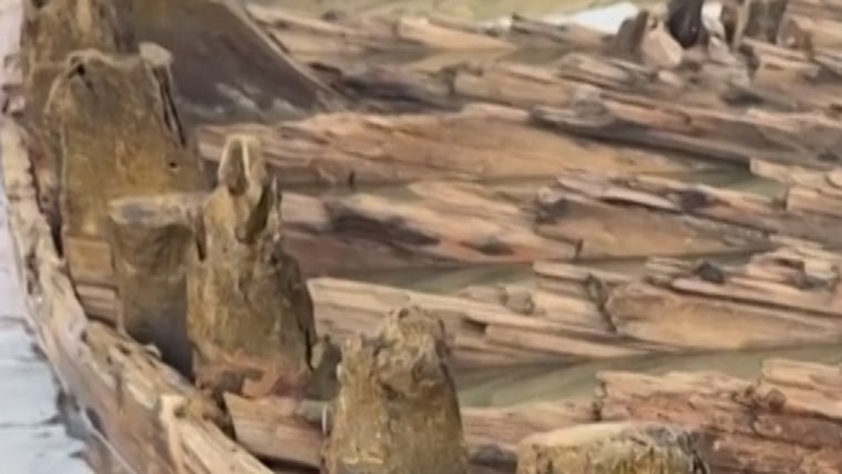 Typhoon revealed an old ship-subwreck in Vietnam