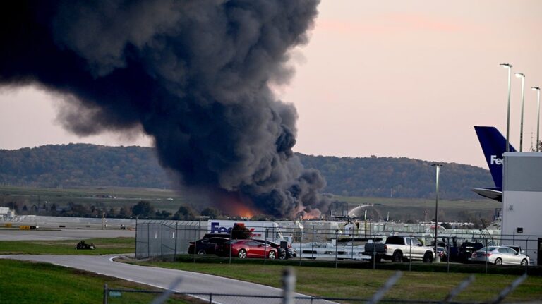 UPS Straby Selamat MD-11 Mind Centontal after Louisville crash
