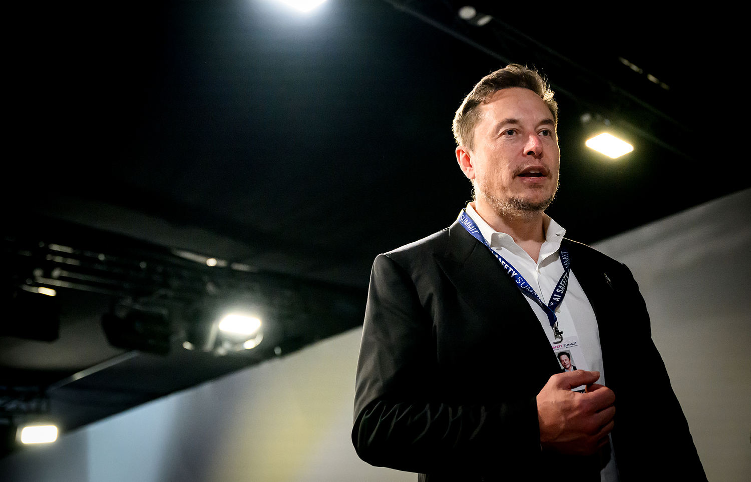 X Feature states the location of multiple users. It can backfire.