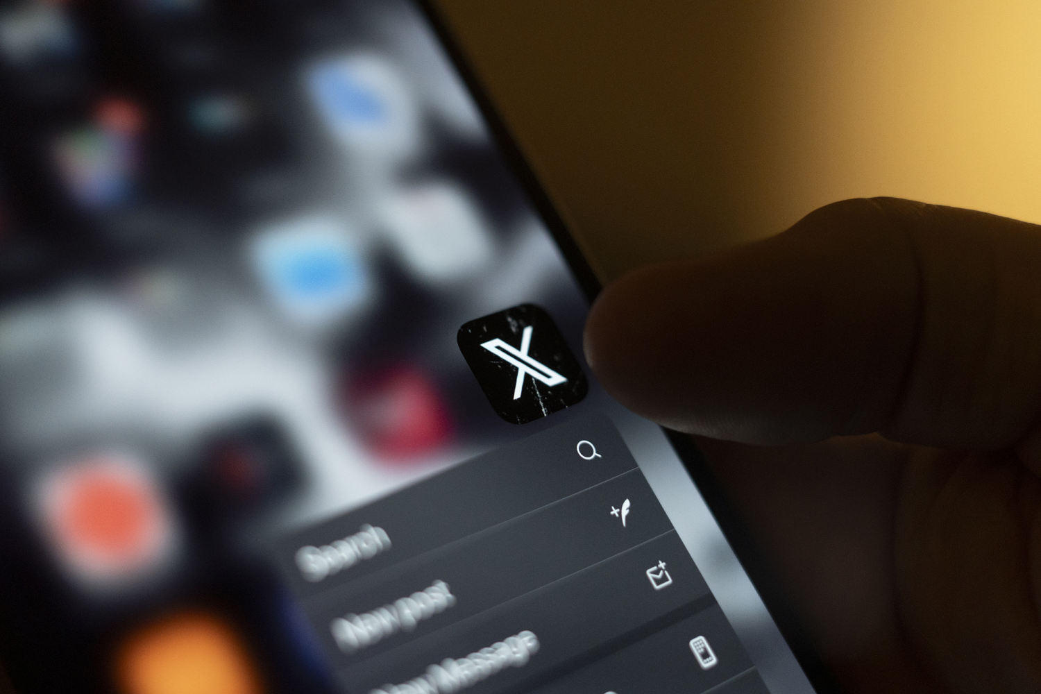 X's Location Location Model who does not like questions about the origin of the MMA account