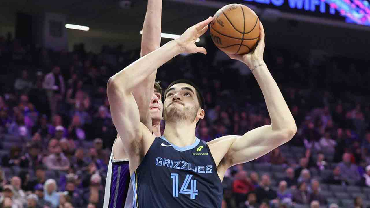 Canada's Zach Eddy has career-high 32 points to lead Grizzlies past Kings
