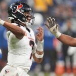 Texans corral high-scoring Colts, narrow AFC South race with win

