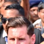 Weak Fans stormed the field in India after veridi's performance

